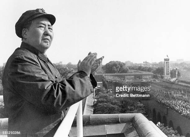 Mao Tse-Tung on a balcony clapping his hands. Undated photograph.