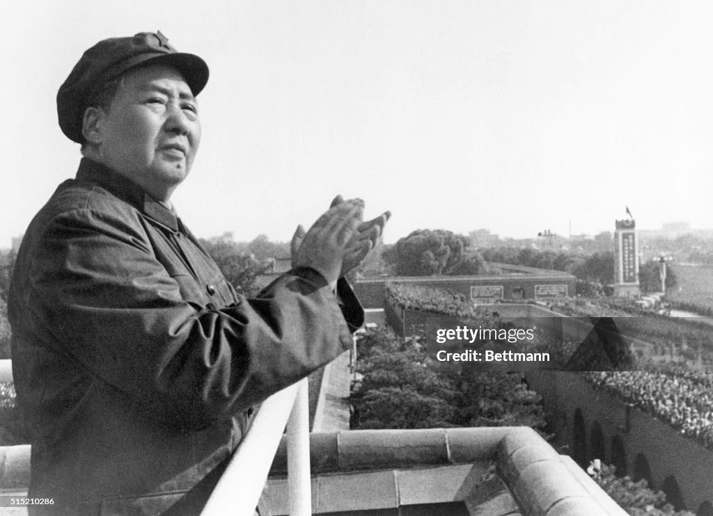 Mao Zedong Clapping His Hands