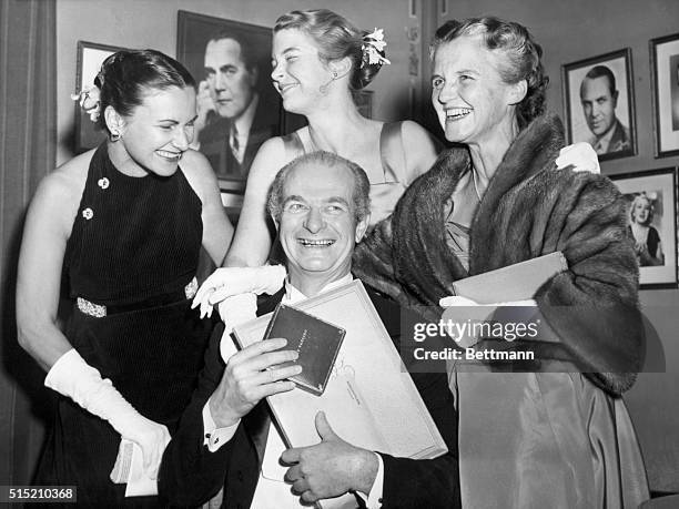 Stockholm, Sweden: Professor Linus Pauling, 1954 Nobel Prize winner in Chemistry, with family members daughter-in-law Anita Pauling, daughter Linda,...