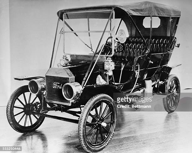 Three-quarter view of a 1908 Model T Ford. Undated photograph.