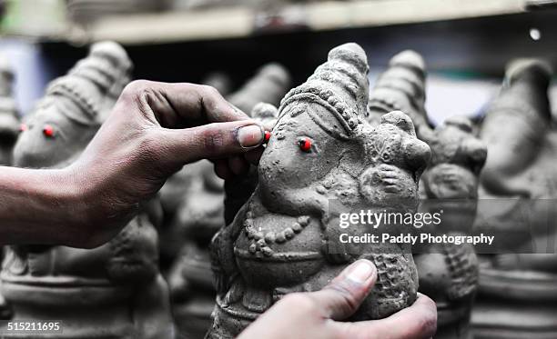 ganesha gets eyes - preparations for ganesh chaturthi imagens e fotografias de stock