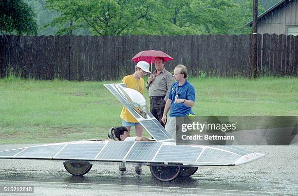 Sunrayce Lawn Maintenance Crew Photos and Premium High Res Pictures - Getty Images