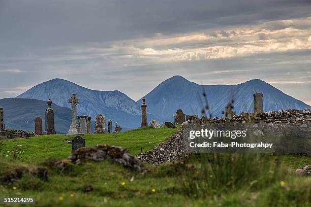 graveyard in the highlands - summit view cemetery stock pictures, royalty-free photos & images