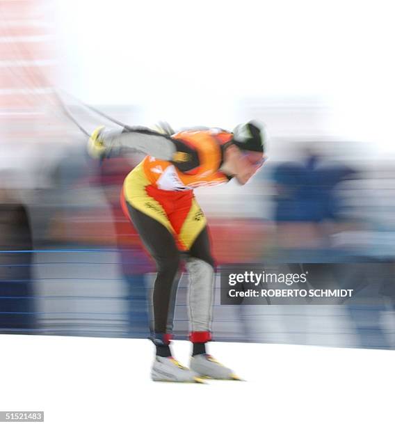 Johann Muehlegg of Spain drives as he skis the course during the Men's 50km Classical Cross Country ski race 23 February 2002 at the XIX Winter...