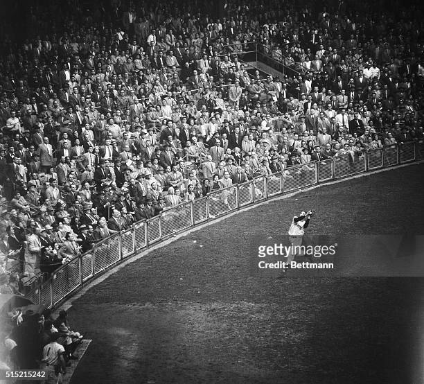 New York, NY-In the final phase of the first inning of today's playoff between the Dodgers and Giants, third baseman Bobby Thomson is shown catching...
