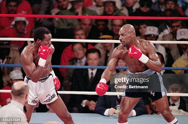 Las Vegas, NevadaAction photos of the Middleweight Championship fight between Marvin Hagler and John Mugabi.