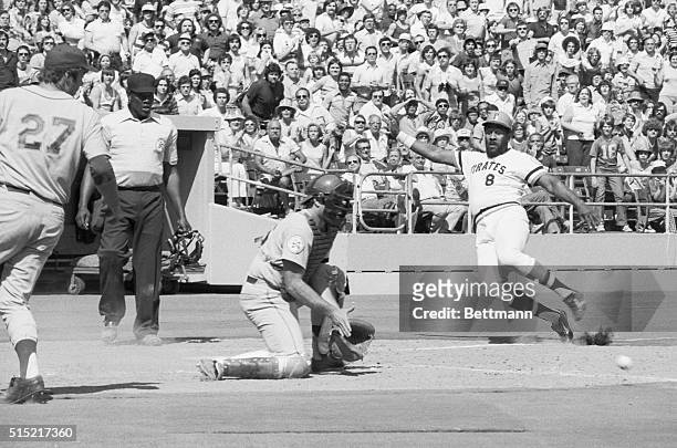 Pittsburgh, Pennsylvania- Pirate's Willie Stargell pours it on to beat the ball to home plate in 4th inning action of the game. NY Mets' catcher John...