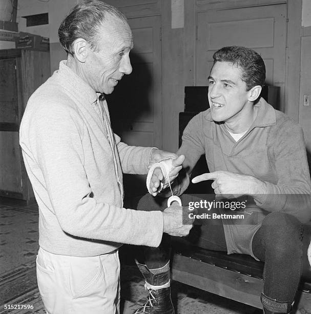 Brazilian bantamweight boxer, Eder Jofre. Undated photograph.