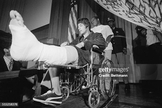 New York, New York- The most famous injured knee in football today is put on display by its sidelined owner, Joe Namath, NY Jets' quarterback. Joe...