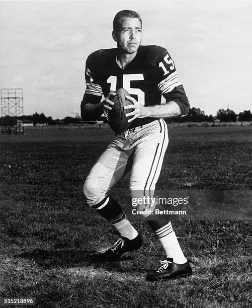 Green Bay Packers quarterback Bart Starr posing in passing stance.