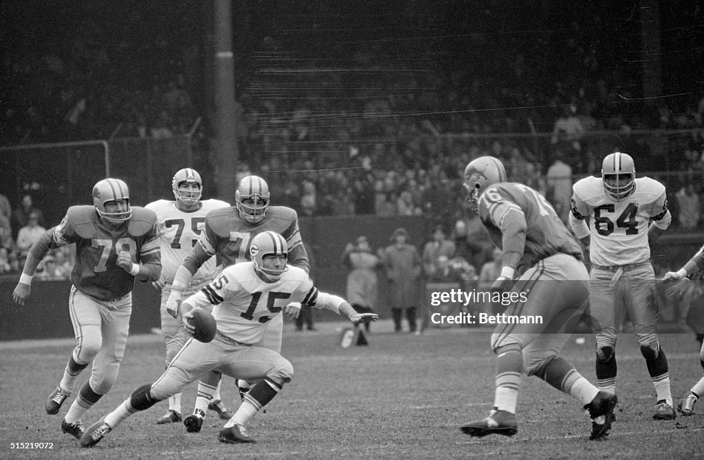 Bart Starr Running with Ball