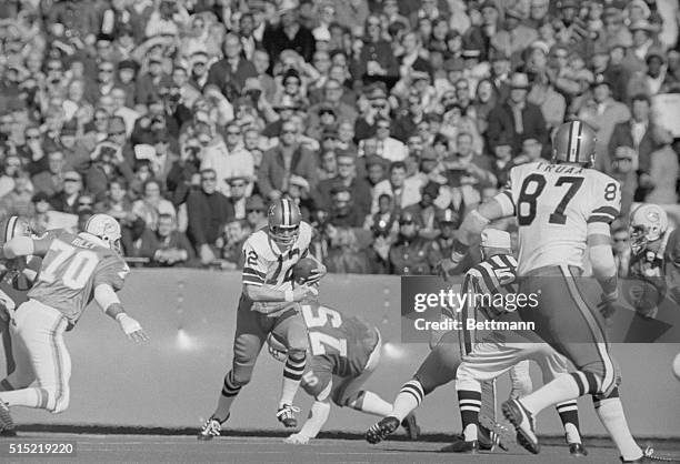 New Orleans, LA- Dallas Cowboy quarterback Roger Staubach eludes Miami Dolphins' defensive tackle Manny Fernandez during the first period of the...