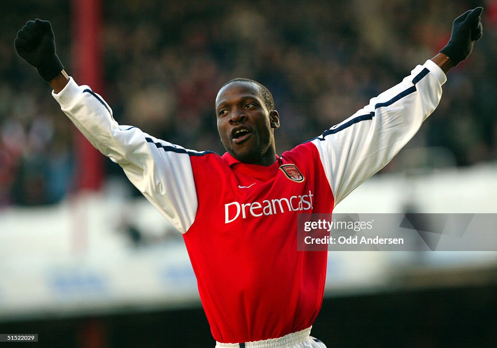 Arsenal's French player Lauren celebrates a goal d