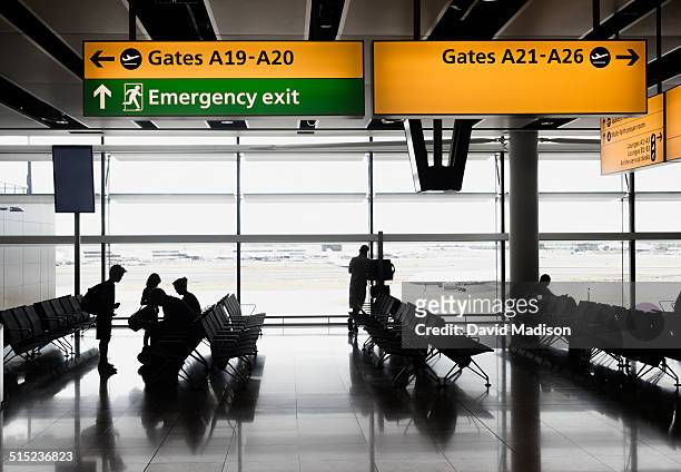 airport departure lounge - exit sign ストックフォトと画像