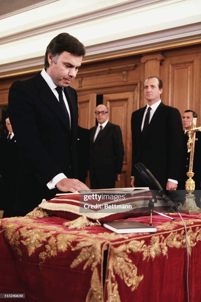 Felipe Gonzalez Taking Oath