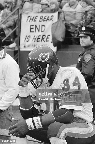 The sign in the background says it all and Chicago Bear Walter Payton knows it as he sits out the waning moments of the Bears' NFC championship game...