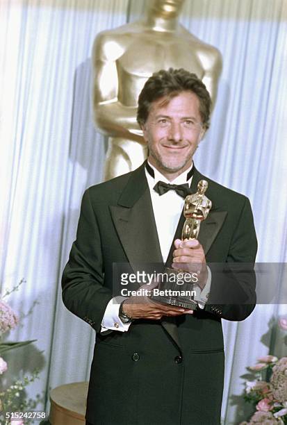 Los Angeles, CA- Actor Dustin Hoffman poses with the Oscar he won 3/29 for best actor for his role in the film Rain Man.