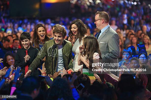 Actors Diego Velazquez, Rosa Blasi, Jack Griffo, Kira Kosarin, Maya Le Clark and Chris Tallman accept the Favorite TV Show Award for 'The...