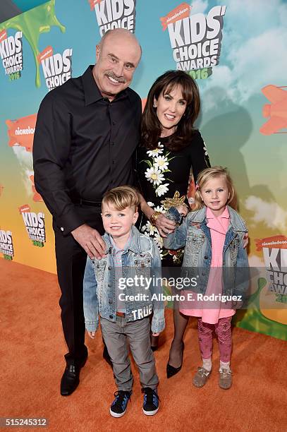 Personality Phil McGraw, Robin McGraw, and grandchildren Avery and London attend Nickelodeon's 2016 Kids' Choice Awards at The Forum on March 12,...