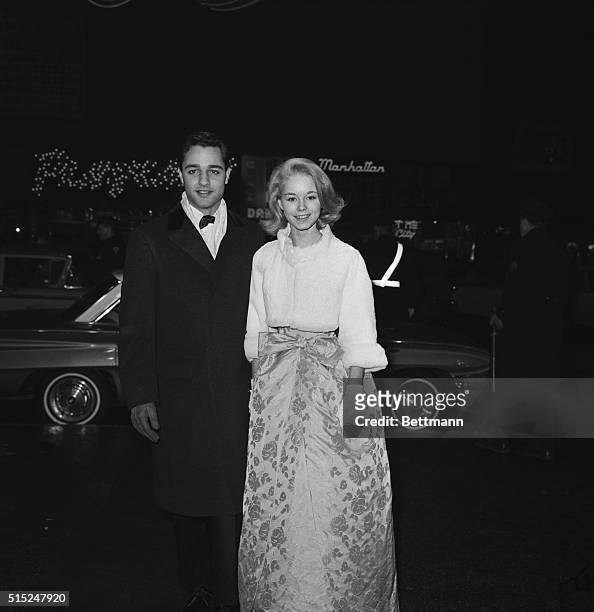 Two of the stars of Exodus, Sal Mineo and Jill Haworth arrive together at Warner Theatre for premiere.