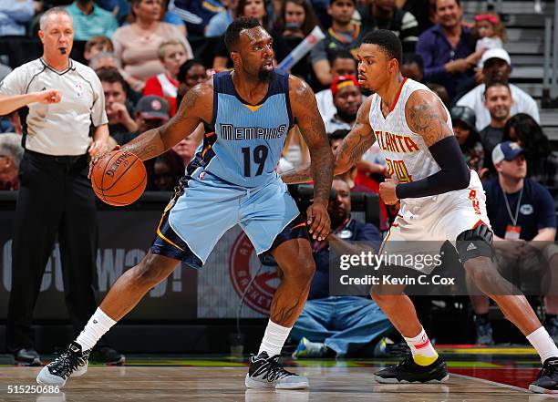 Kent Bazemore of the Atlanta Hawks defends against P.J. Hairston of the Memphis Grizzlies at Philips Arena on March 12, 2016 in Atlanta, Georgia....