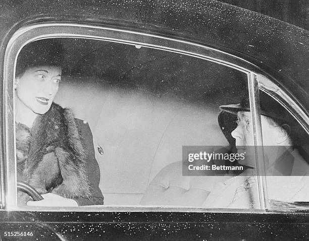 New York: The Duke and Duchess of Windsor who arrived on the S.S. Queen Mary looks as if they are having a little difference of opinion as the...