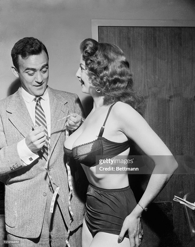 Vernon Scott Measuring Tempest Storm's Dimensions