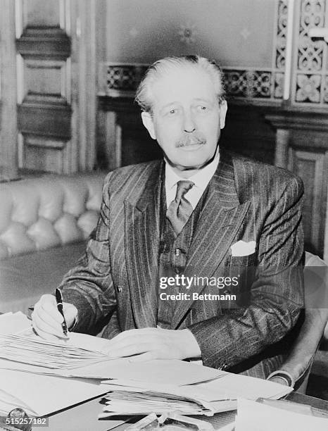 Harold Butler 302 Harold Butler Photos & High Res Pictures - Getty Images