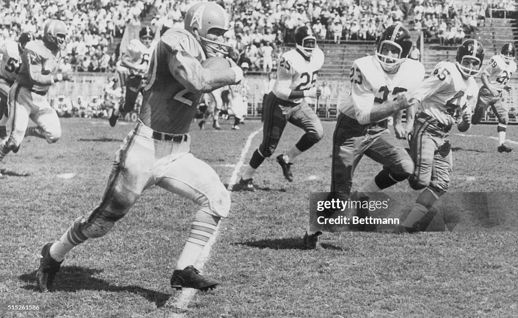 Billy Cannon Rushing Against the Titans
