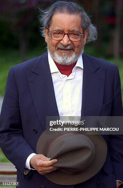 English writer and literature Nobel Prize 2001, Vidiadhar Surajprasad Naipaul poses during a photocall before a conference in Madrid, 27 May 2002....