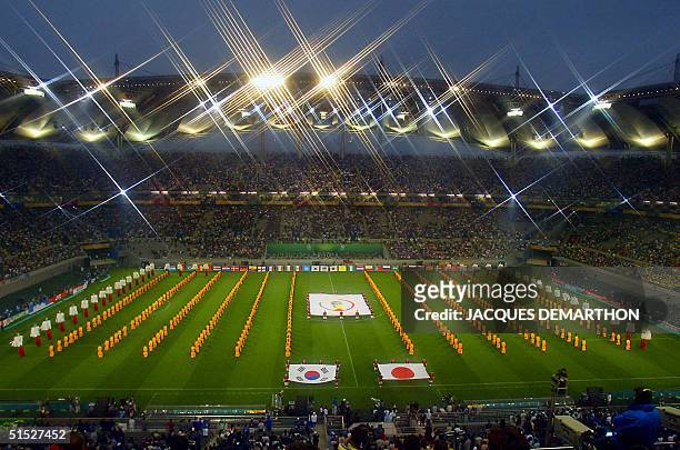 Korean performers display the South Korean , Japanese and FIFA flags during the opening ceremony of the 2002 FIFA World Cup Korea/Japan in Seoul, 31...