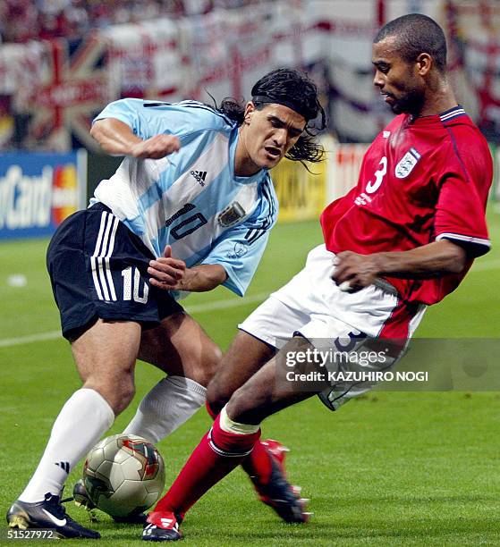 Argentinian midfielder Ariel Ortega and English defender Ashley Cole fight for the ball during the Group F first round match Argentina/England of the...