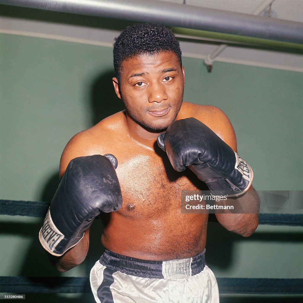 Floyd Patterson Robe Floyd Patterson BOXER FLOYD PATTERSON IN TRAINING ; 14 AUGUST 1962