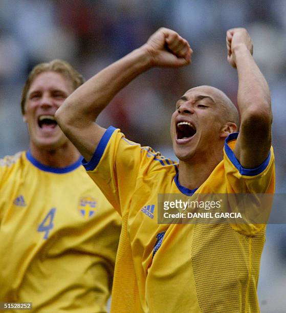 Swedish forward Henrik Larsson and Swedish defender Johan Mjallby celebrate after the Group F first round last match Sweden/Argentina of the 2002...