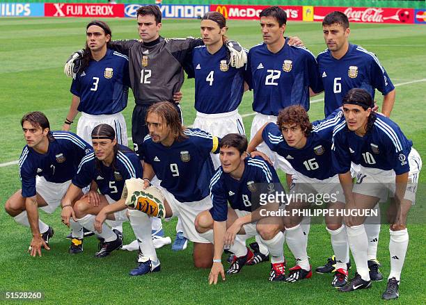 Argentinian players pose for the traditionnal team picture before the Group F first round last match Sweden/Argentina of the 2002 FIFA World Cup in...