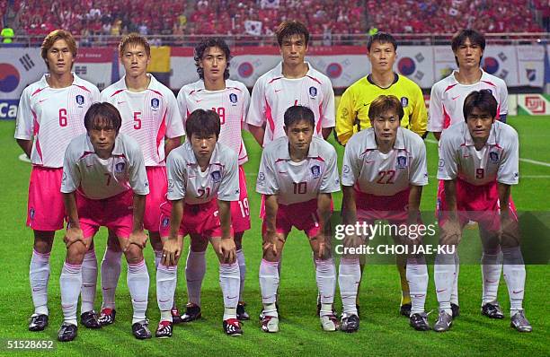 The South Korea team pose ahead of their second round match against Italy at the 2002 FIFA World Cup Korea/Japan in Daejeon, 18 June 2002. The winner...