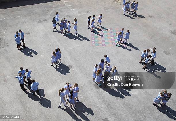 groups of children on playground - clique ストックフォトと画像