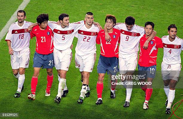 Members of Turkish and South Korea sides, Turkish midfielder Ergun Penbe , South Korean midfielder Park Ji-sung , Turkish defender Alpay Ozalan ,...