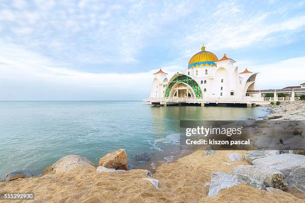 masjid selat mosque in melacca , malaysia - masjid selat melaka stock pictures, royalty-free photos & images