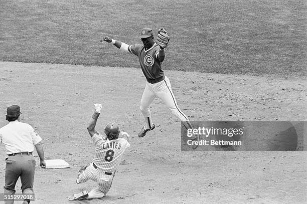 New York, NY - Mets' catcher Gary Carter, who is not known for his speed on the bases, steals second base on a high throw from Cubs' catcher Jody...