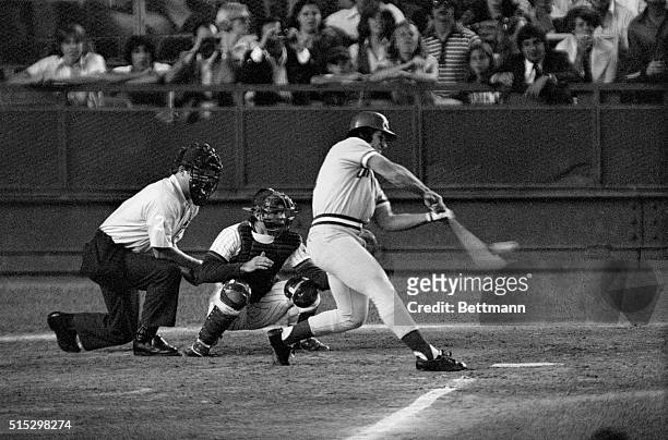 New York, NY- Cincinnati Reds Pete Rose sets a new National League record by hitting in 38 consecutive games as he hits a single to left field off...