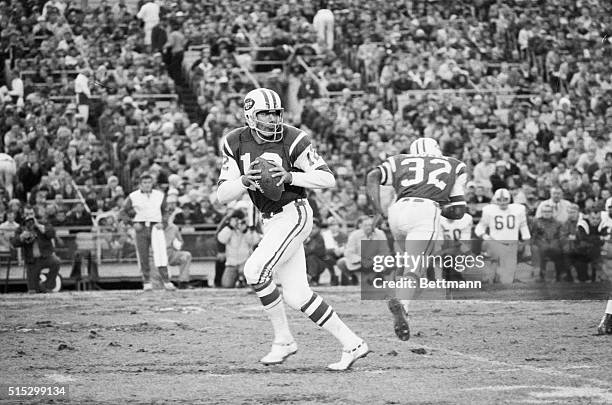 New York, New York-Joe Namath , Ny Jets, passing during a game against the Buffalo Bills at Shea Stadium.