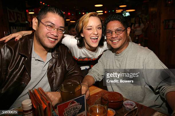 John AJ and a Hooters waitress attend a Hooters girls calendar signing event at Hooters restaurant October 21, 2004 in New York City.