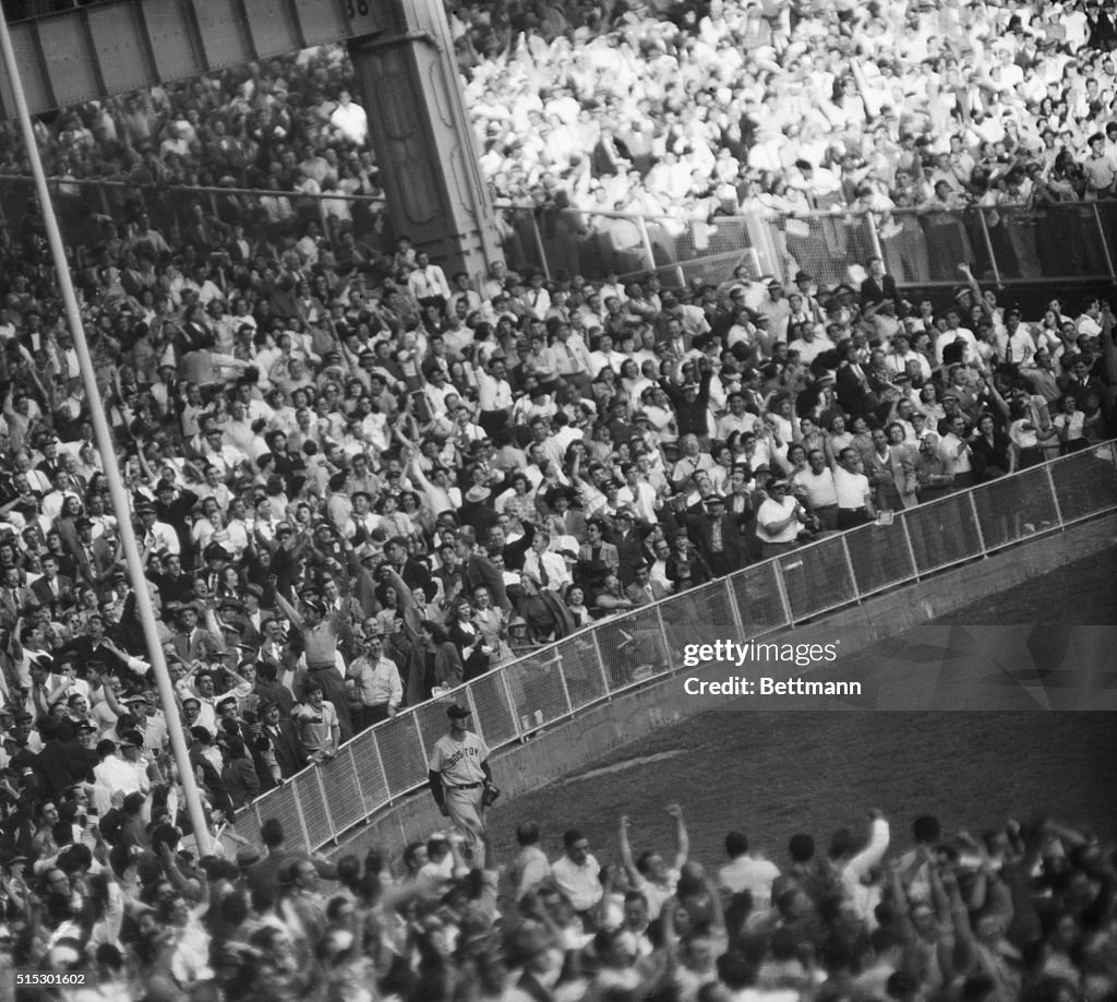 Dejected Ted Williams with Happy Yankee Fans
