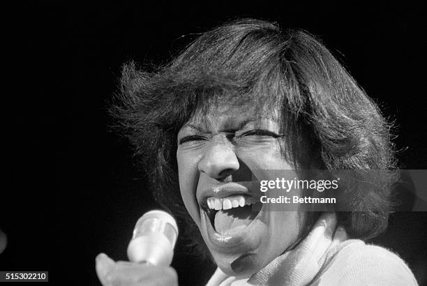 New York, New York-Natalie Cole belts out a song during her one-woman Broadway debut. Commenting on a remark that she screamed her songs, Natalie...