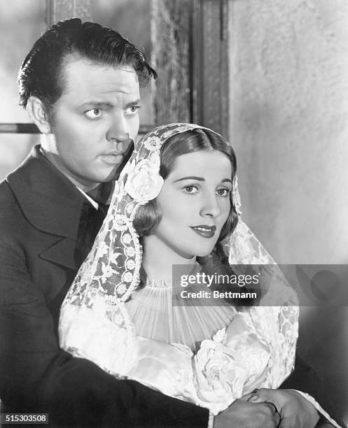 Film still from "Jane Eyre," with Orson Welles as Edward Rochester and Joan Fontaine as the title character.