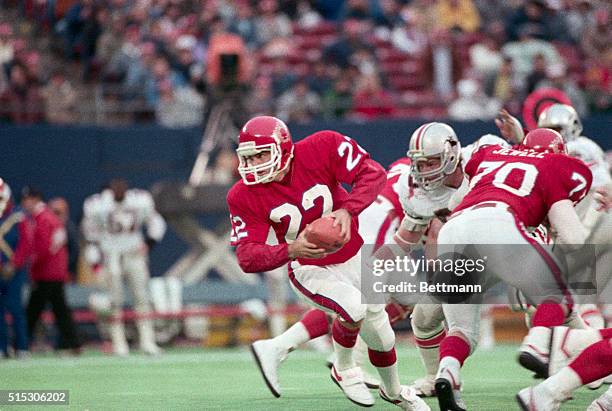 Doug Flutie quarterback of the New Jersey Generals during a game against Tampa Bay Bandits.