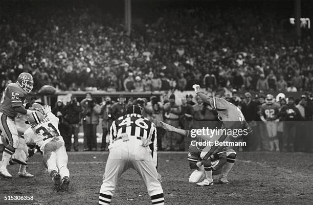 Cleveland, Ohio: Broncos Rich Karlis gets his kick off in overtime period to give AFC Championship to Broncos over Browns. The ball moves passed...