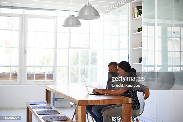 they're an internet savvy couple - using laptop at home happy copy space stock pictures, royalty-free photos & images
