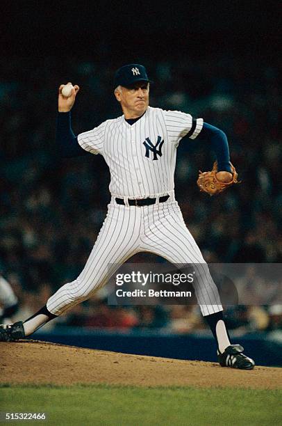 New York Yankees right hander Phil Niekro delivers a pitch in the first inning against the Toronto Blue Jays. Ph.: Joe Marquette